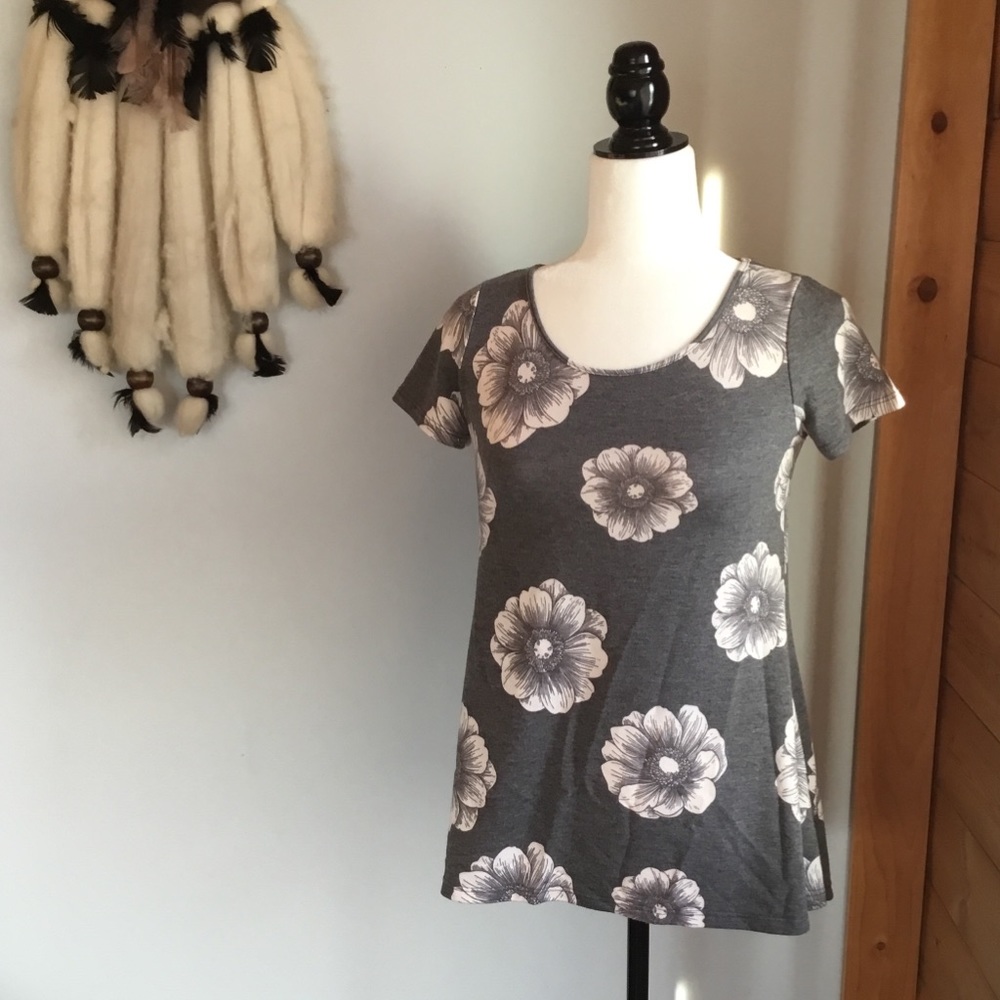 Floral print soft cotton top with keyhole back